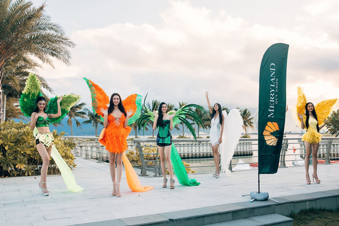 Top 3 Miss World Vietnam 2019 trình diễn trang phục carnival cùng các thí sinh vòng chung kết Miss World Vietnam 2022