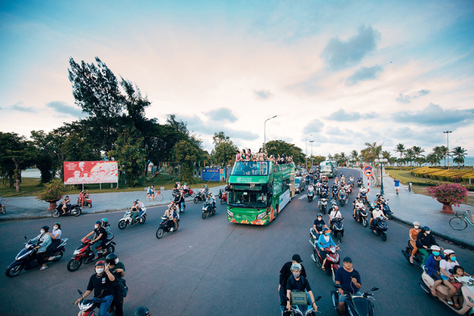 Sự kiện diễu hành đường phố bằng xe buýt 2 tầng lần đầu tiên xuất hiện tại Quy Nhơn
