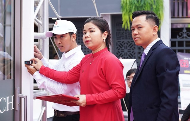 Đại diện Tổ chức Kỷ lục Việt Nam cùng đo đạc, thẩm định lần cuối