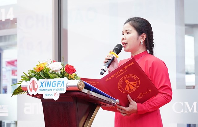 Bà Nguyễn Thị Quỳnh Ngọc - Tổng thư ký Vietkings công bố quyết định