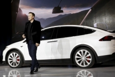 'Cá voi' Tesla kêu gọi tập đoàn chi 15 tỷ USD bắt đáy khi giá cổ phiếu đang xuống dốc